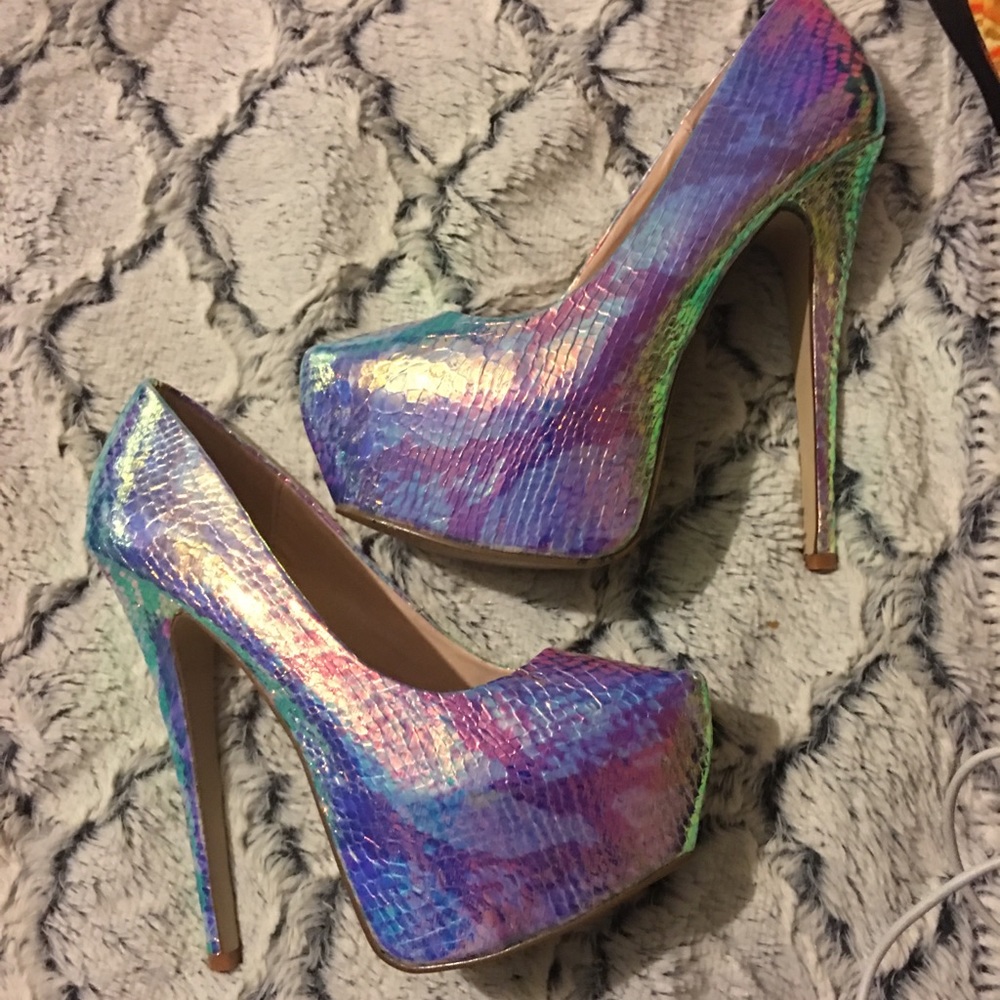 Fluorescent heels